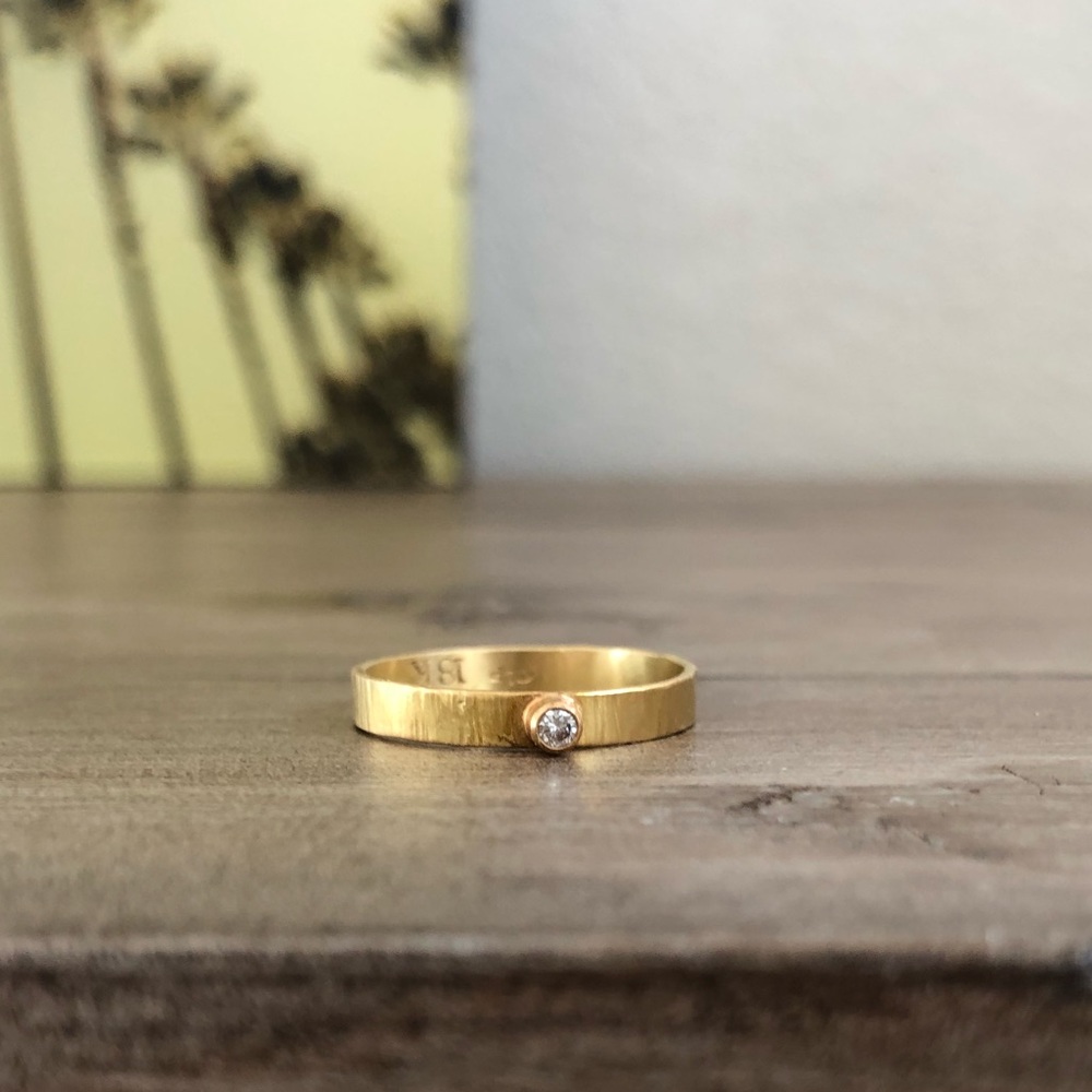 CLP Jewelry 18 K gold w/ 0.05 ct diamond ring